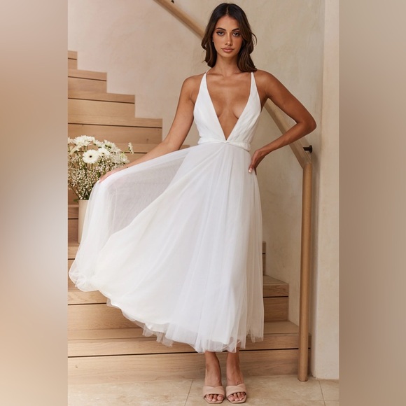 Selfie Leslie NWT
Floating By Plunging Neckline Mesh Overlay Midi Dress - Picture 2 of 6